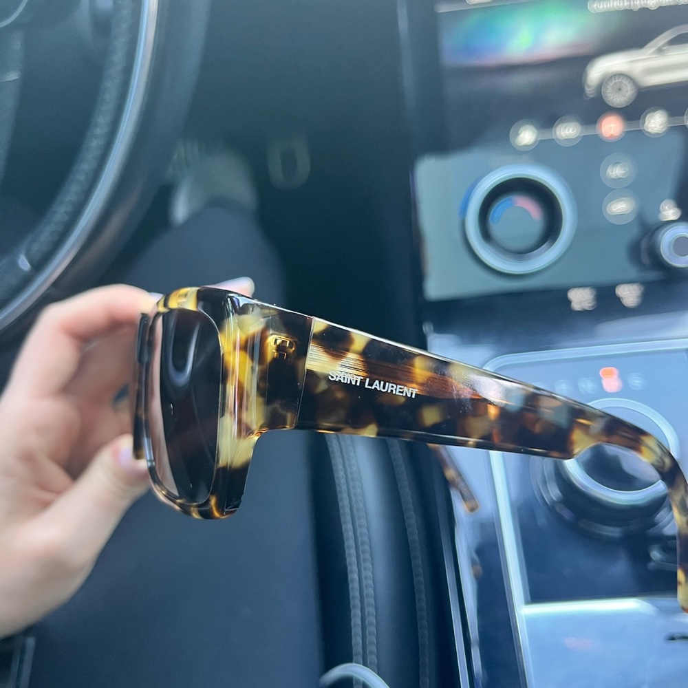 Havana sunglasses saint Laurent - worn once! I got a new pair that fits my style - Picture 4 of 5